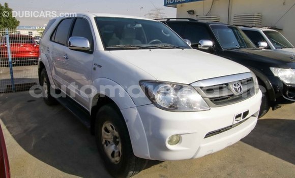 Acheter Import Voiture Toyota Fortuner Blanc à Import - Dubai, Adrar Acheter Import Voiture Toyota Fortuner Blanc à Import - Dubai, Adrar