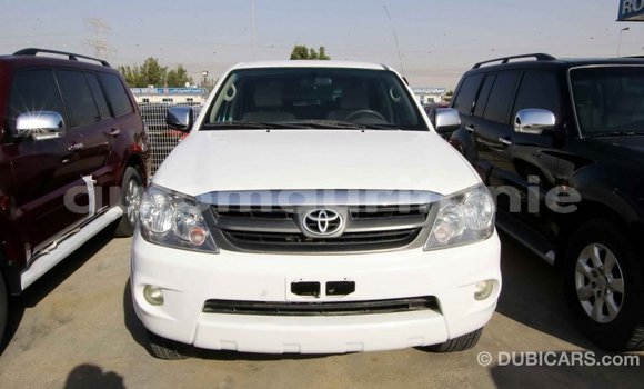 Acheter Import Voiture Toyota Fortuner Blanc à Import - Dubai, Adrar Acheter Import Voiture Toyota Fortuner Blanc à Import - Dubai, Adrar