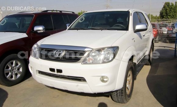 Acheter Import Voiture Toyota Fortuner Blanc à Import - Dubai, Adrar Acheter Import Voiture Toyota Fortuner Blanc à Import - Dubai, Adrar