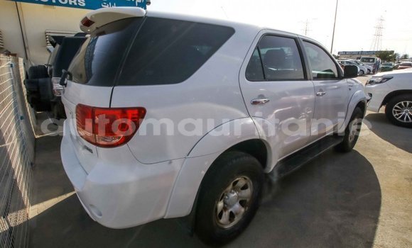 Acheter Import Voiture Toyota Fortuner Blanc à Import - Dubai, Adrar Acheter Import Voiture Toyota Fortuner Blanc à Import - Dubai, Adrar
