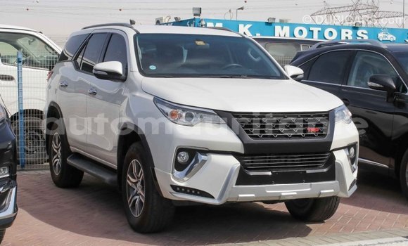 Acheter Import Voiture Toyota Fortuner Blanc à Import - Dubai, Adrar Acheter Import Voiture Toyota Fortuner Blanc à Import - Dubai, Adrar