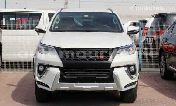 Acheter Import Voiture Toyota Fortuner Blanc à Import - Dubai, Adrar Acheter Import Voiture Toyota Fortuner Blanc à Import - Dubai, Adrar