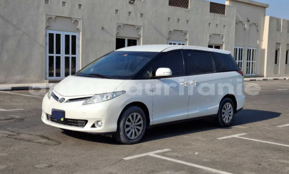 Buy Used Toyota Previa White Car in Nouakchott in West Nouakchott