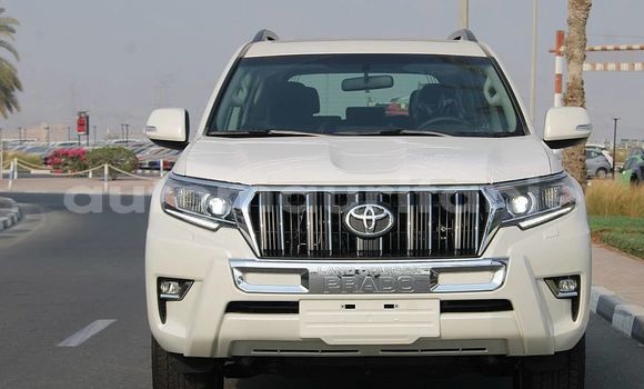 Acheter Occasion Voiture Toyota Land Cruiser Prado Blanc à Arafat, Wilaya du Trarza