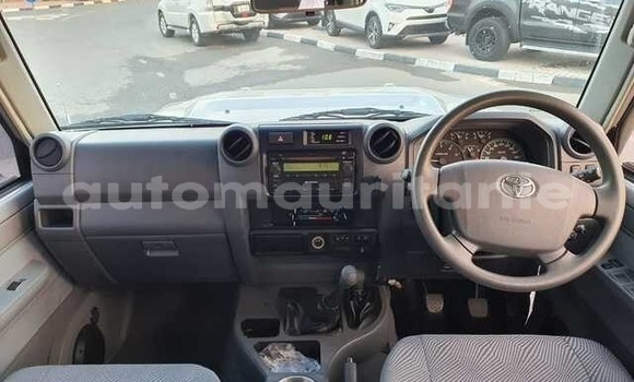 Buy Used Toyota Land Cruiser Silver Car in Atar in Adrar Buy Used Toyota Land Cruiser Silver Car in Atar in Adrar
