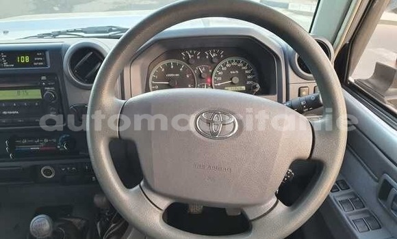 Buy Used Toyota Land Cruiser Silver Car in Atar in Adrar Buy Used Toyota Land Cruiser Silver Car in Atar in Adrar