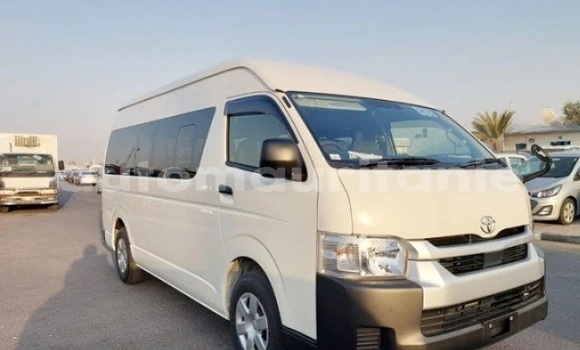 Acheter Occasion Voiture Toyota Hiace Blanc à Arafat, Wilaya du Trarza Acheter Occasion Voiture Toyota Hiace Blanc à Arafat, Wilaya du Trarza