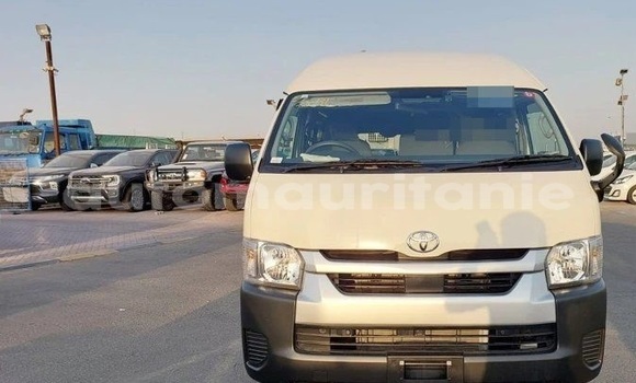 Acheter Occasion Voiture Toyota Hiace Blanc à Arafat, Wilaya du Trarza Acheter Occasion Voiture Toyota Hiace Blanc à Arafat, Wilaya du Trarza