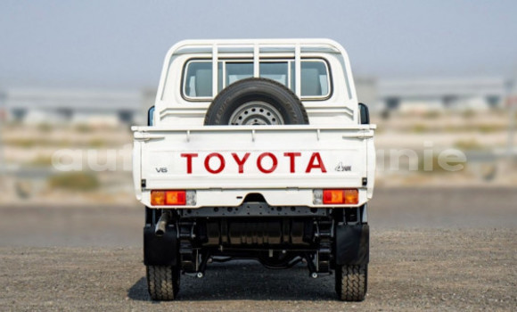 Acheter Occasion Voiture Toyota Land Cruiser Blanc à Arafat, Wilaya du Trarza Acheter Occasion Voiture Toyota Land Cruiser Blanc à Arafat, Wilaya du Trarza