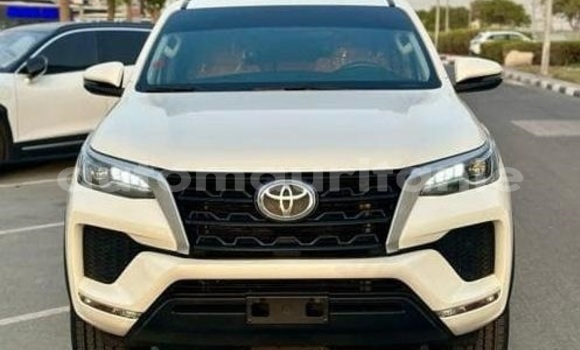 Acheter Occasion Voiture Toyota Fortuner Blanc à Arafat, Wilaya du Trarza Acheter Occasion Voiture Toyota Fortuner Blanc à Arafat, Wilaya du Trarza