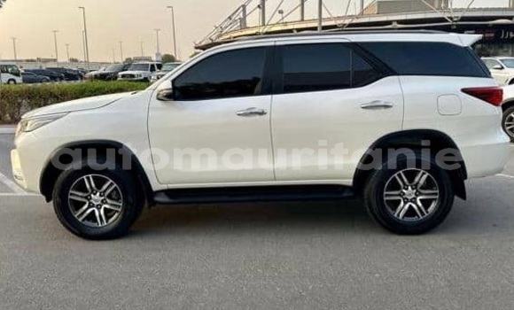 Acheter Occasion Voiture Toyota Fortuner Blanc à Arafat, Wilaya du Trarza Acheter Occasion Voiture Toyota Fortuner Blanc à Arafat, Wilaya du Trarza