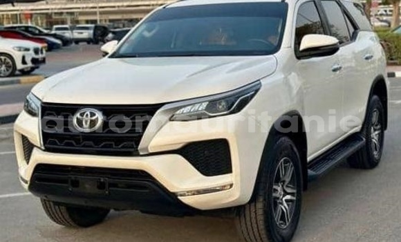 Acheter Occasion Voiture Toyota Fortuner Blanc à Arafat, Wilaya du Trarza Acheter Occasion Voiture Toyota Fortuner Blanc à Arafat, Wilaya du Trarza