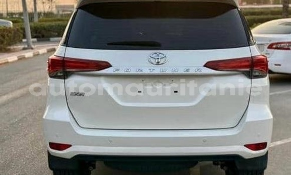 Acheter Occasion Voiture Toyota Fortuner Blanc à Arafat, Wilaya du Trarza Acheter Occasion Voiture Toyota Fortuner Blanc à Arafat, Wilaya du Trarza