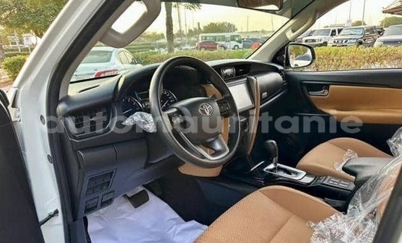 Acheter Occasion Voiture Toyota Fortuner Blanc à Arafat, Wilaya du Trarza Acheter Occasion Voiture Toyota Fortuner Blanc à Arafat, Wilaya du Trarza