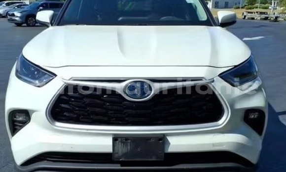 Acheter Occasion Voiture Toyota Highlander Blanc à Arafat, Wilaya du Trarza