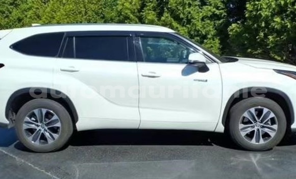Acheter Occasion Voiture Toyota Highlander Blanc à Arafat, Wilaya du Trarza Acheter Occasion Voiture Toyota Highlander Blanc à Arafat, Wilaya du Trarza