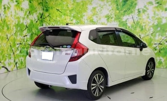 Acheter Occasion Voiture Honda FIT Blanc à Arafat, Wilaya du Trarza Acheter Occasion Voiture Honda FIT Blanc à Arafat, Wilaya du Trarza