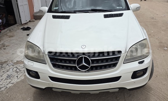 Acheter Occasion Voiture Mercedes-Benz ML–Class Blanc à Nawakshut, Nawakshut Acheter Occasion Voiture Mercedes-Benz ML–Class Blanc à Nawakshut, Nawakshut