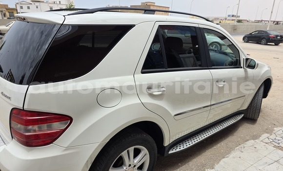 Acheter Occasion Voiture Mercedes-Benz ML–Class Blanc à Nawakshut, Nawakshut Acheter Occasion Voiture Mercedes-Benz ML–Class Blanc à Nawakshut, Nawakshut