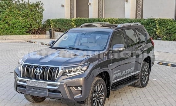 Acheter Occasion Voiture Toyota Land Cruiser Prado Blanc à Arafat, Wilaya du Trarza Acheter Occasion Voiture Toyota Land Cruiser Prado Blanc à Arafat, Wilaya du Trarza
