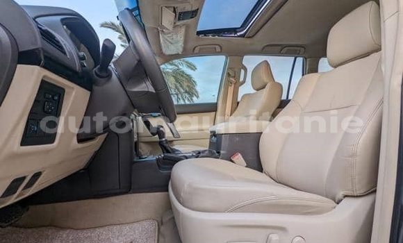 Acheter Occasion Voiture Toyota Land Cruiser Prado Blanc à Arafat, Wilaya du Trarza Acheter Occasion Voiture Toyota Land Cruiser Prado Blanc à Arafat, Wilaya du Trarza