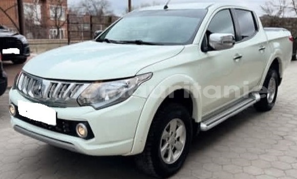 Acheter Occasion Voiture Mitsubishi L200 Blanc à Arafat, Wilaya du Trarza Acheter Occasion Voiture Mitsubishi L200 Blanc à Arafat, Wilaya du Trarza