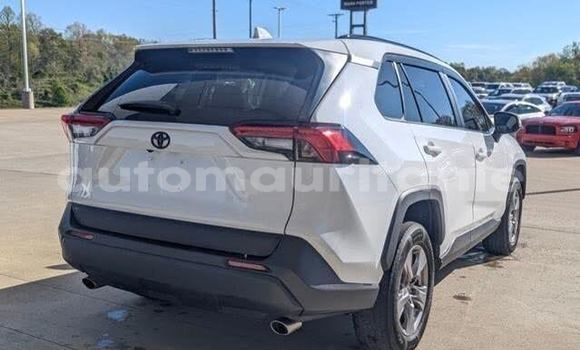 Acheter Occasion Voiture Toyota RAV4 Blanc à Aqjawajat, Inshiri Acheter Occasion Voiture Toyota RAV4 Blanc à Aqjawajat, Inshiri