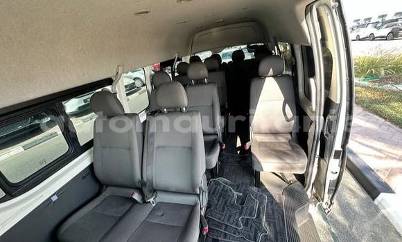 Acheter Occasion Voiture Toyota Hiace Blanc à Arafat, Wilaya du Trarza Acheter Occasion Voiture Toyota Hiace Blanc à Arafat, Wilaya du Trarza