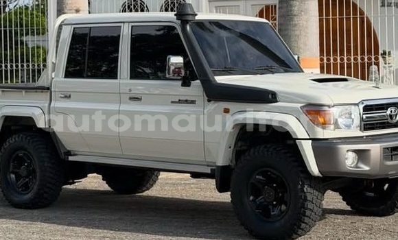 Acheter Occasion Voiture Toyota Land Cruiser Blanc à Arafat, Wilaya du Trarza