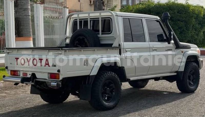 Big with watermark toyota land cruiser wilaya du trarza arafat 5126