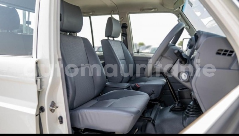 Big with watermark toyota land cruiser wilaya du trarza arafat 5126