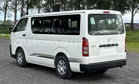 Buy Used Toyota Hiace White Car in Alaq in Brakna Buy Used Toyota Hiace White Car in Alaq in Brakna