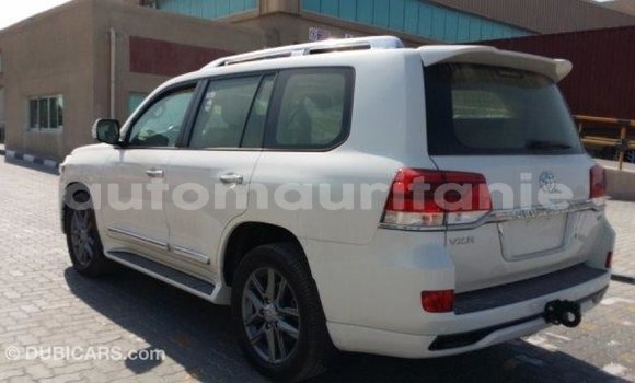 Buy Import Toyota Land Cruiser White Car in Import - Dubai in Adrar Buy Import Toyota Land Cruiser White Car in Import - Dubai in Adrar