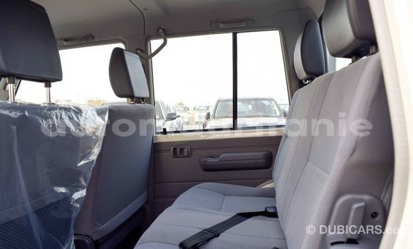 Buy Import Toyota Pickup White Car in Import - Dubai in Adrar Buy Import Toyota Pickup White Car in Import - Dubai in Adrar