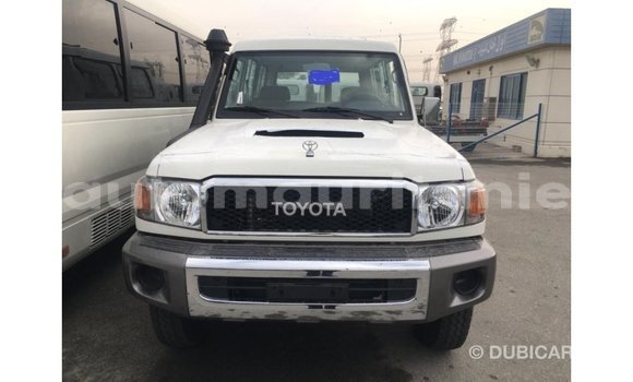 Buy Import Toyota Land Cruiser White Car in Import - Dubai in Adrar Buy Import Toyota Land Cruiser White Car in Import - Dubai in Adrar