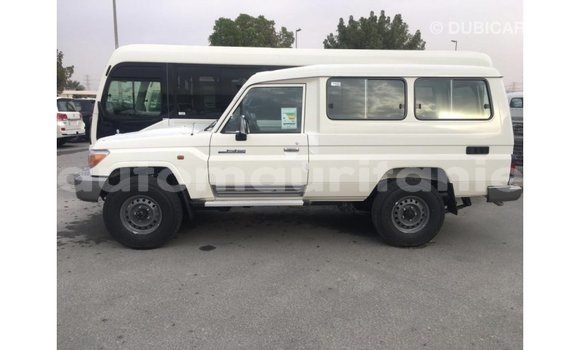 Buy Import Toyota Land Cruiser White Car in Import - Dubai in Adrar Buy Import Toyota Land Cruiser White Car in Import - Dubai in Adrar