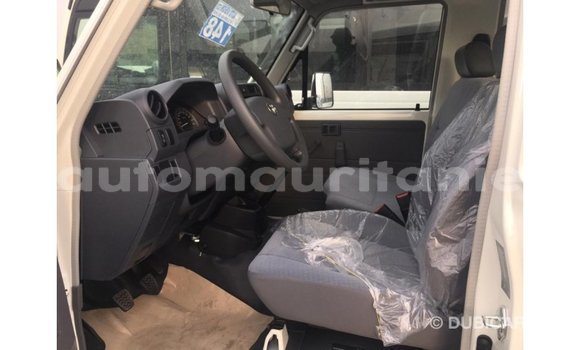 Buy Import Toyota Land Cruiser White Car in Import - Dubai in Adrar Buy Import Toyota Land Cruiser White Car in Import - Dubai in Adrar