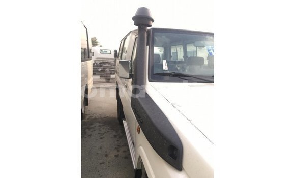 Buy Import Toyota Land Cruiser White Car in Import - Dubai in Adrar Buy Import Toyota Land Cruiser White Car in Import - Dubai in Adrar