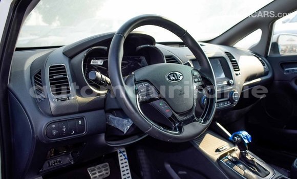 Acheter Import Voiture Kia Cerato Blanc à Import - Dubai, Adrar Acheter Import Voiture Kia Cerato Blanc à Import - Dubai, Adrar