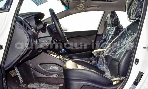Acheter Import Voiture Kia Cerato Blanc à Import - Dubai, Adrar Acheter Import Voiture Kia Cerato Blanc à Import - Dubai, Adrar
