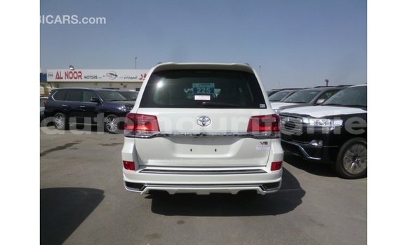 Acheter Import Voiture Toyota Land Cruiser Blanc à Import - Dubai, Adrar Acheter Import Voiture Toyota Land Cruiser Blanc à Import - Dubai, Adrar