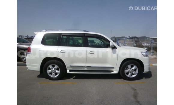 Acheter Import Voiture Toyota Land Cruiser Blanc à Import - Dubai, Adrar Acheter Import Voiture Toyota Land Cruiser Blanc à Import - Dubai, Adrar