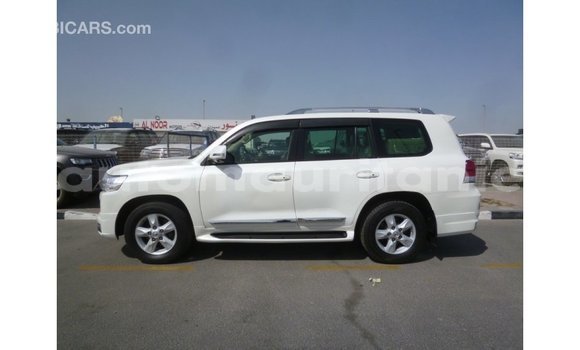 Acheter Import Voiture Toyota Land Cruiser Blanc à Import - Dubai, Adrar Acheter Import Voiture Toyota Land Cruiser Blanc à Import - Dubai, Adrar