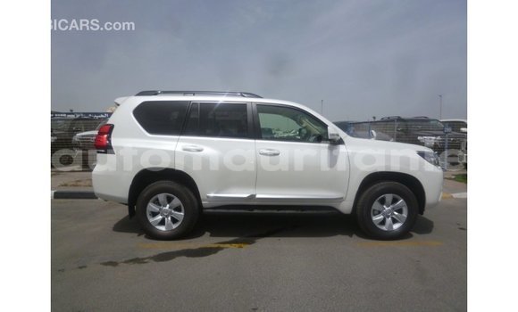 Acheter Import Voiture Toyota Prado Blanc à Import - Dubai, Adrar Acheter Import Voiture Toyota Prado Blanc à Import - Dubai, Adrar