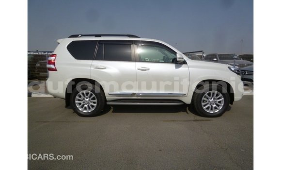 Acheter Import Voiture Toyota Prado Blanc à Import - Dubai, Adrar Acheter Import Voiture Toyota Prado Blanc à Import - Dubai, Adrar