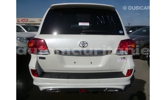 Acheter Import Voiture Toyota Land Cruiser Blanc à Import - Dubai, Adrar Acheter Import Voiture Toyota Land Cruiser Blanc à Import - Dubai, Adrar