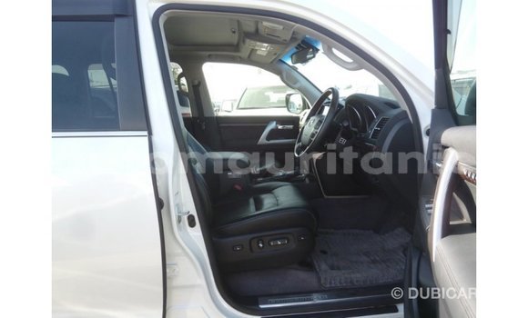 Acheter Import Voiture Toyota Land Cruiser Blanc à Import - Dubai, Adrar Acheter Import Voiture Toyota Land Cruiser Blanc à Import - Dubai, Adrar