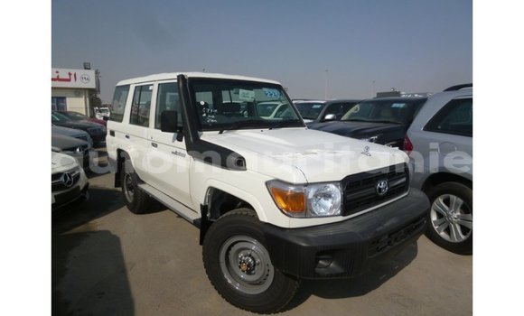Acheter Import Voiture Toyota Land Cruiser Blanc à Import - Dubai, Adrar Acheter Import Voiture Toyota Land Cruiser Blanc à Import - Dubai, Adrar