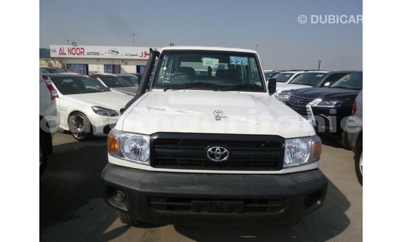 Acheter Import Voiture Toyota Land Cruiser Blanc à Import - Dubai, Adrar Acheter Import Voiture Toyota Land Cruiser Blanc à Import - Dubai, Adrar