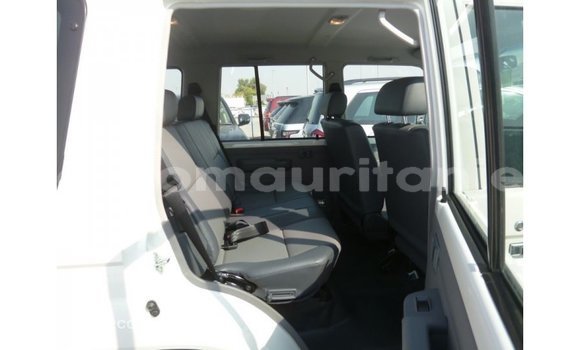 Acheter Import Voiture Toyota Land Cruiser Blanc à Import - Dubai, Adrar Acheter Import Voiture Toyota Land Cruiser Blanc à Import - Dubai, Adrar